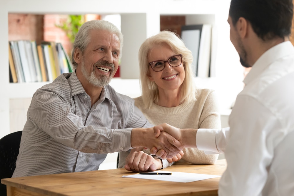Happy,Senior,Old,Family,Couple,Clients,Make,Financial,Insurance,Estate
